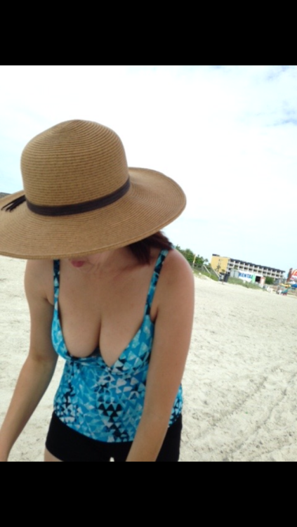 piopic: I love see my wife wearing those swimsuits and yoga... 7