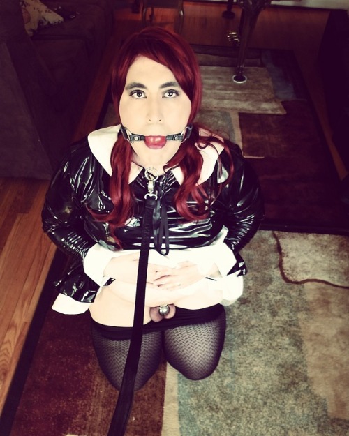 whorewenna:
my new latex maid uniform courtesy of... 3