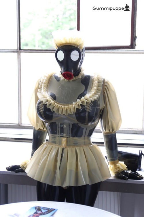die-gummipuppe: As promised, a few photos of the fair of the... 2 tumblr p9nk3gGRa91v3nju7o1 500