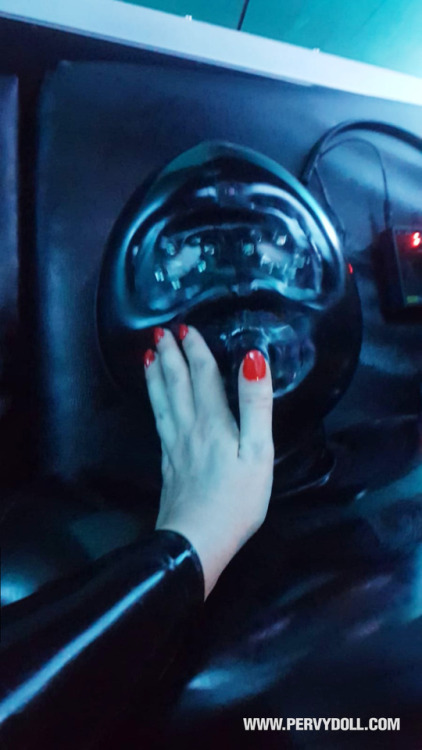 rubberdollemmalee: The one and only hole left for you to breath... 2 tumblr poo56lOPa41qcvgrzo1 500