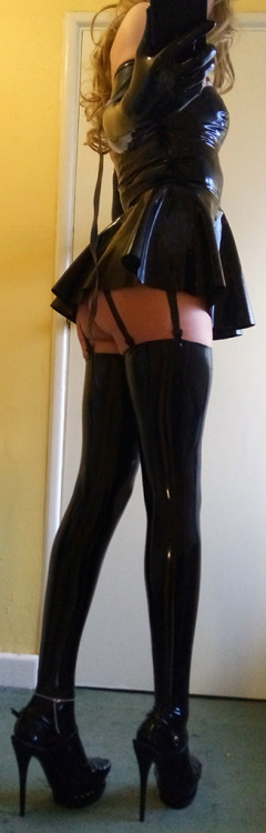 ashleigh-cd:
Set 50 - Latex dress! I love this latex dress! It’s... 8