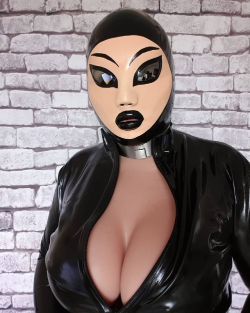 rubber-creature:
Bergfest 😎
.
.
#latex #latexfetish... 2 tumblr pp0hy4ulkq1v0gpdpo1 500