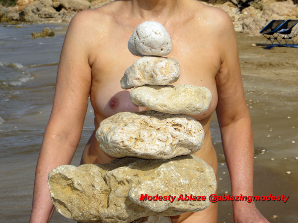 ModestyBoobday 3469 1